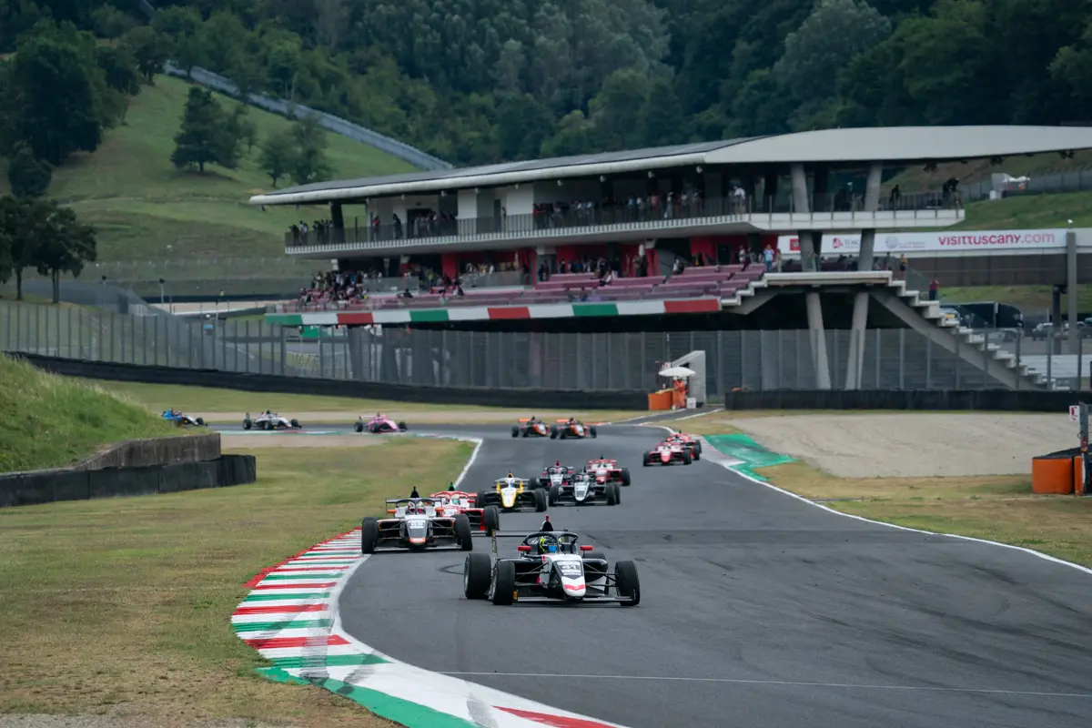 F4 Italia | Mugello 2025, Gara 3: Alex Powell detta legge in Gara 3