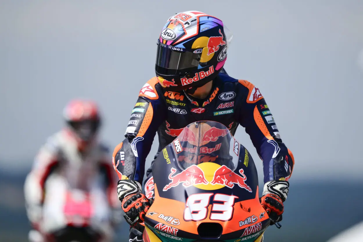 Moto3 | GP Cechia 2025, PR: Carpe davanti a tutti, 2° Rueda. Piqueras fuori dal Q2