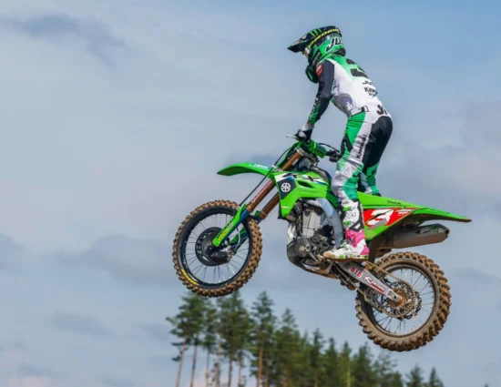 MXGP | GP Repubblica Ceca 2025: Romain Febvre conquista la gara di qualifica sotto la pioggia