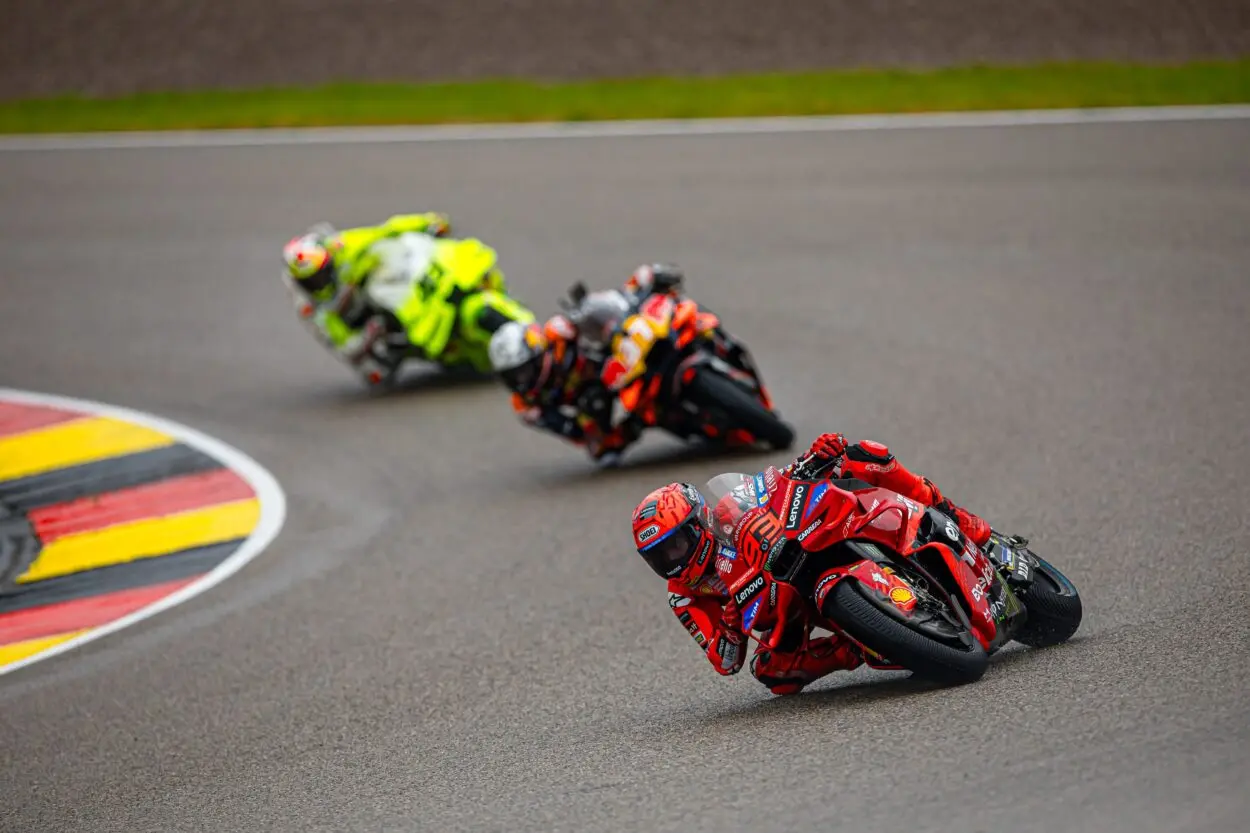 MotoGP | GP Cechia 2025, Practice: Marc Márquez mette tutti in fila sul bagnato, Martín quinto al rientro