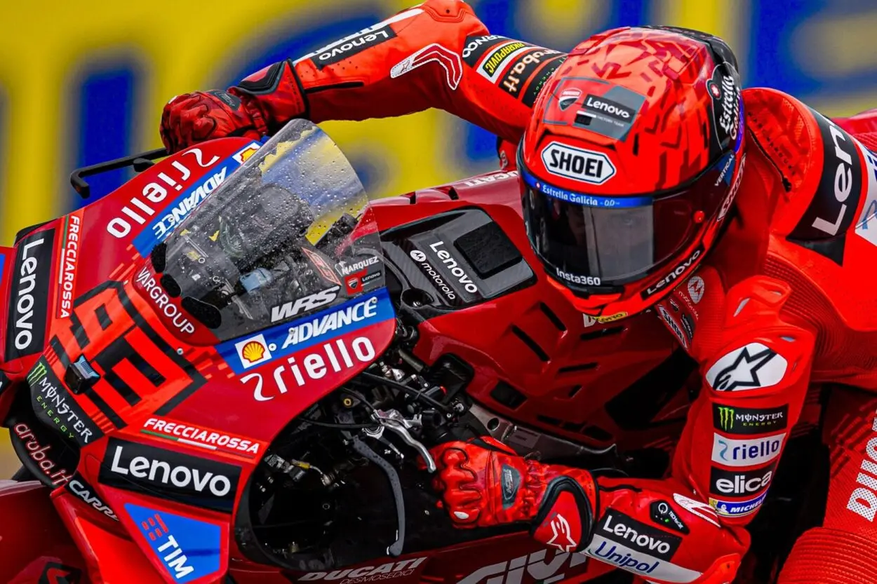 MotoGP | GP Cechia 2025, Gara Sprint: Marc Márquez vince nel sabato di Brno, gara condizionata dalle pressioni delle gomme