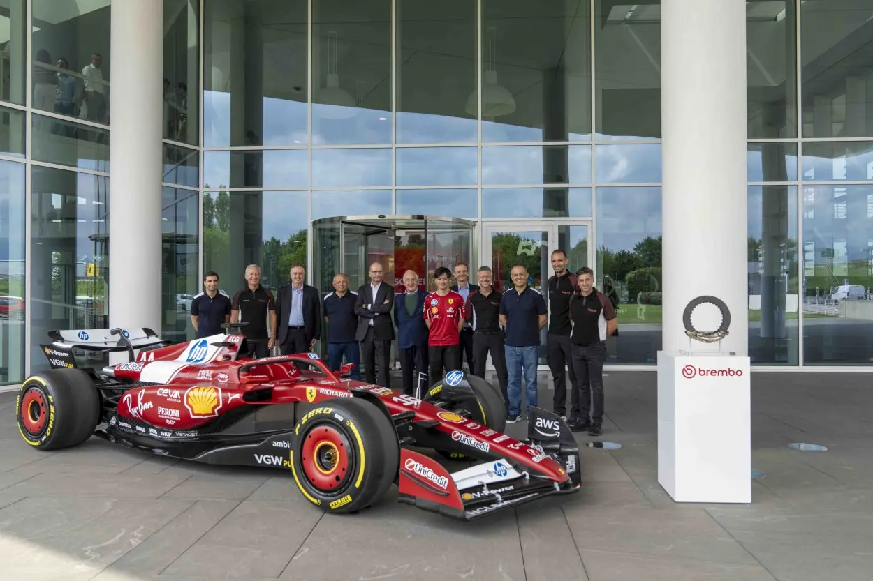 F1 | Visita di Ferrari nella sede di Brembo per i 50 anni nel Motorsport