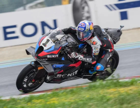 SBK | Round Ungheria 2025, SP Race: Toprak Razgatlıoğlu vince la 1000a gara del campionato, zero punti per Bulega