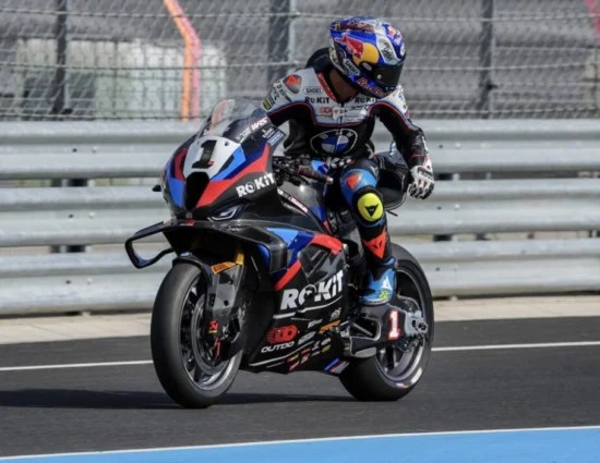 SBK | Round Ungheria 2025, Gara 2: Toprak Razgatlıoğlu vince ancora, terza tripletta consecutiva. Bulega secondo