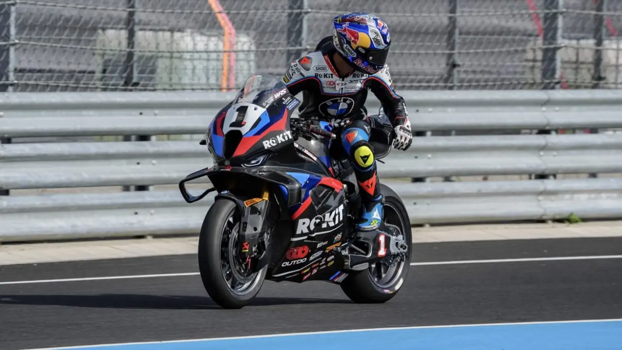 SBK | Round Ungheria 2025, Gara 2: Toprak Razgatlıoğlu vince ancora, terza tripletta consecutiva. Bulega secondo