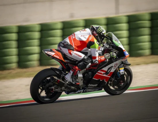 SBK | Round Gran Bretagna 2025, FP1: Alex Lowes in testa nel primo turno di prove