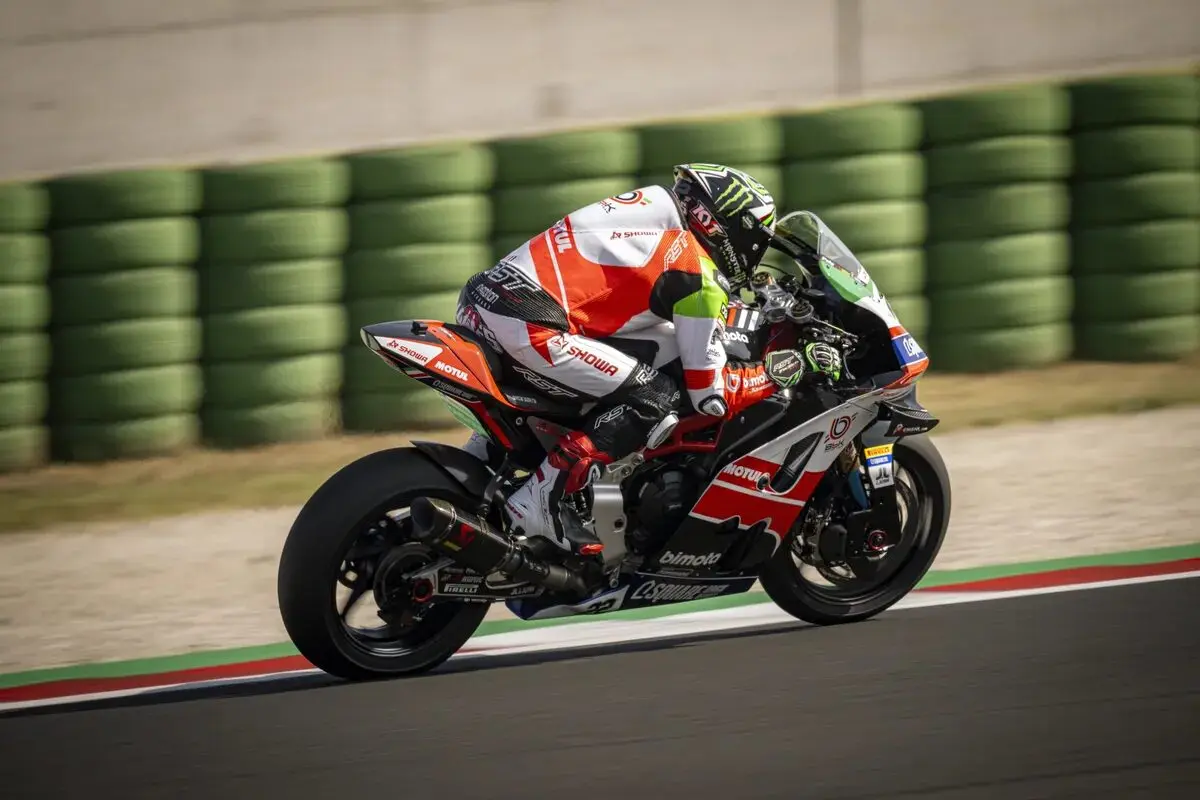 SBK | Round Gran Bretagna 2025, FP1: Alex Lowes in testa nel primo turno di prove