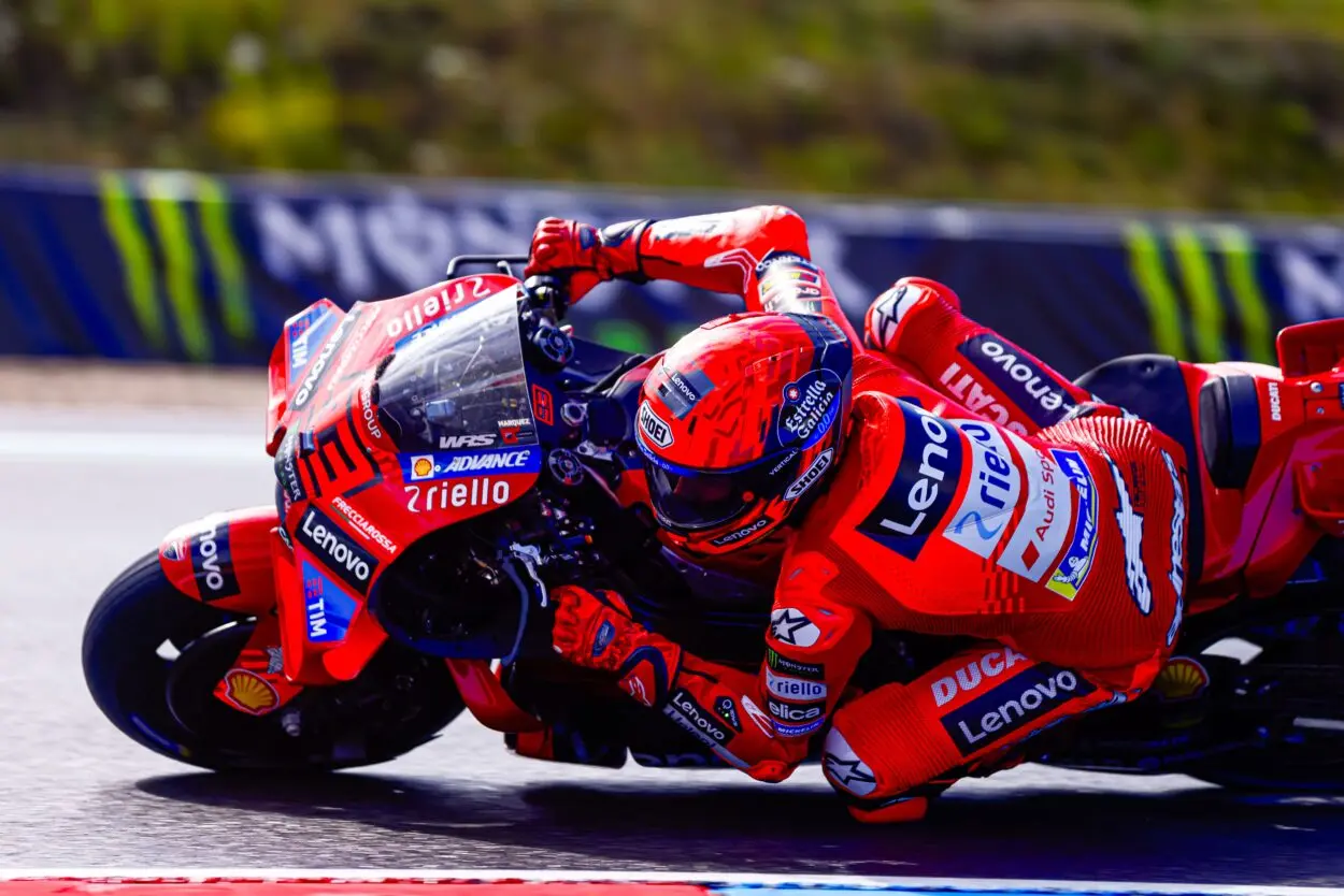 MotoGP | GP Cechia 2025, FP2: Marc Marquez primo anche al sabato mattina, 18° Bagnaia