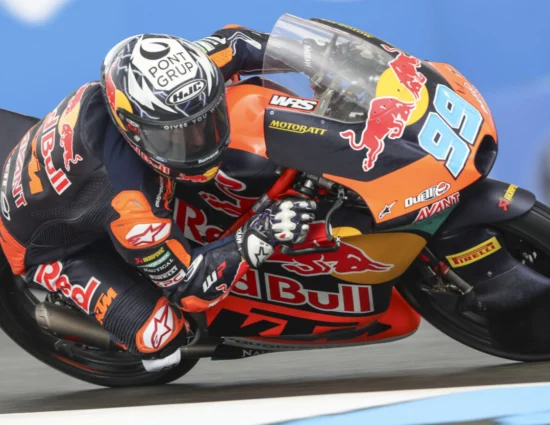 Moto3 | GP Cechia 2025, gara: José Antonio Rueda vince ancora, Quiles e Munoz (in rimonta dal fondo della griglia) sul podio