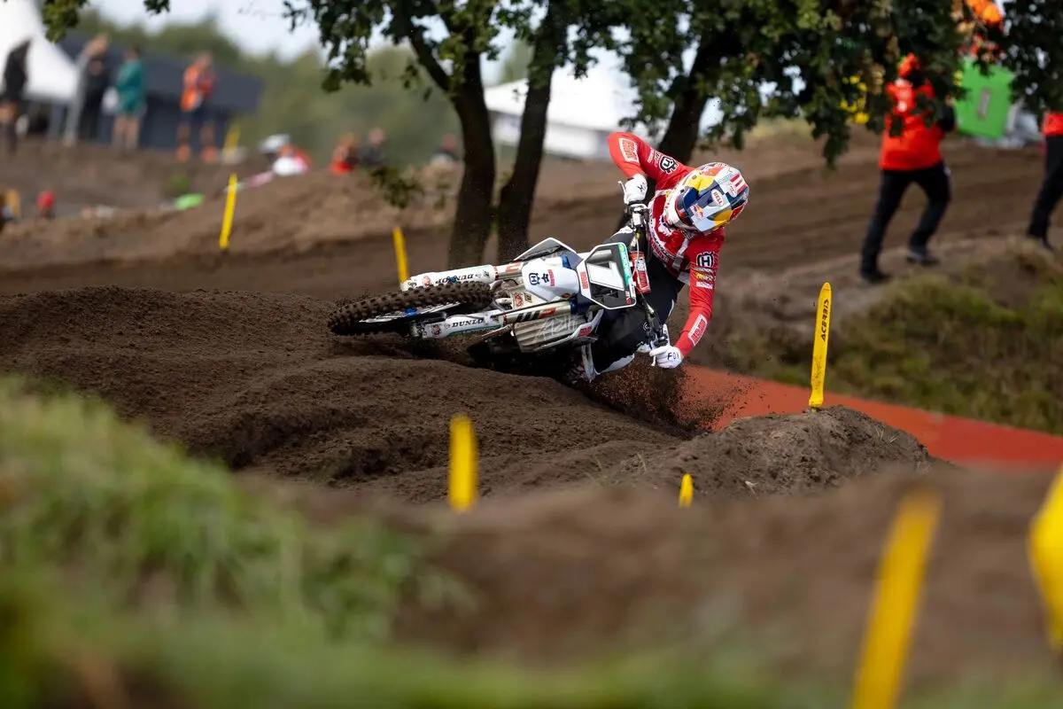 MX2 | GP Olanda 2025: de Wolf segna un’altra doppietta e riapre il mondiale, Längenfelder arranca