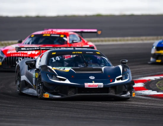 DTM | Nürburgring 2025: Jack Aitken fa sua la pole position nelle Qualifiche 1. Vermeulen (2°) completa la prima fila per Emil Frey Racing