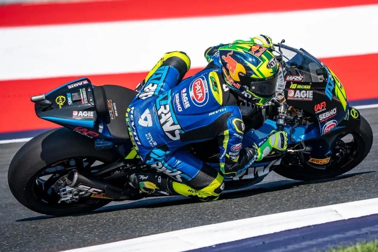 Moto2 | GP Austria 2025: Diogo Moreira si impone di forza al Red Bull Ring. K.O. tecnico per Gonzalez