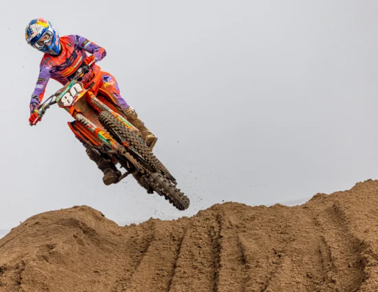 MX2 | GP Svezia 2025, Gara 1: Andrea Adamo vince in rimonta su Coenen