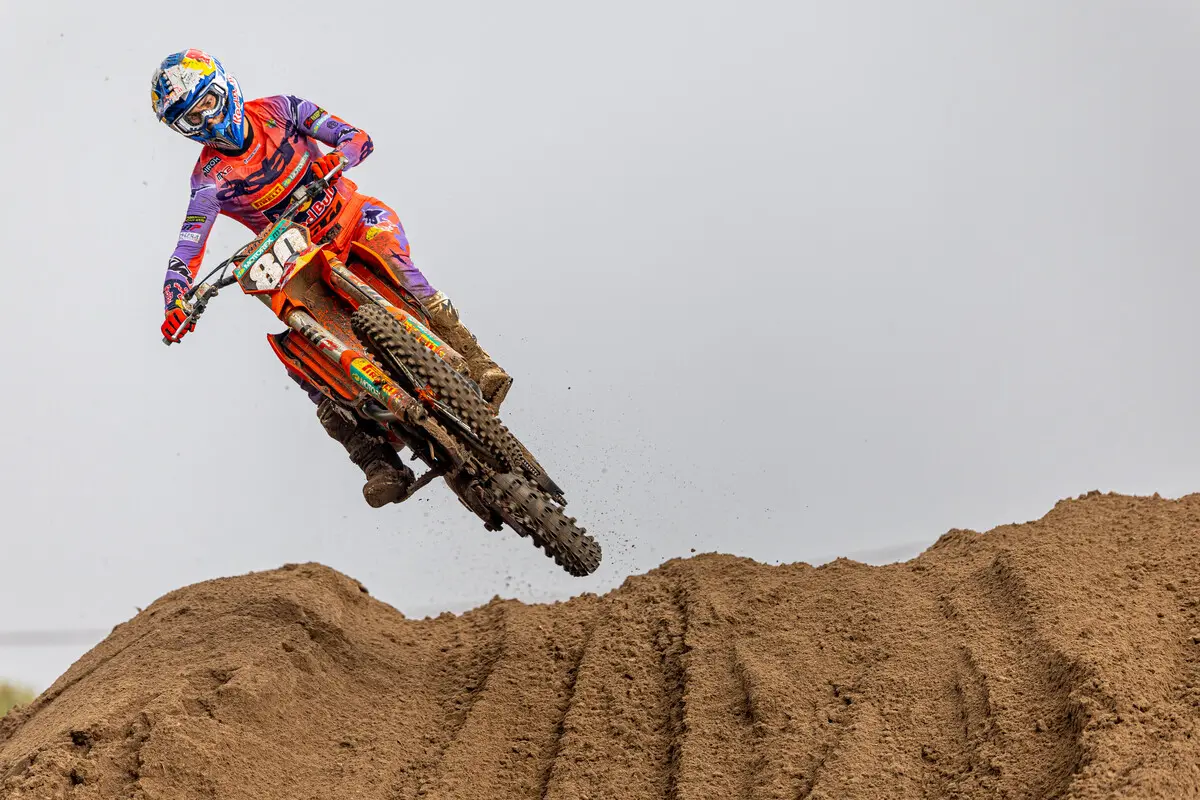 MX2 | GP Svezia 2025, Gara 1: Andrea Adamo vince in rimonta su Coenen