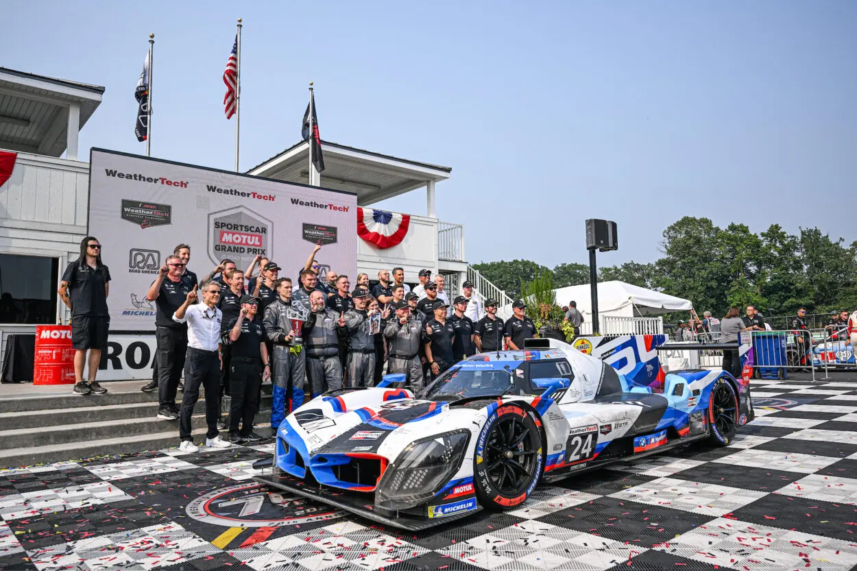 IMSA | Motul Sportscar Grand Prix a Road America, la gara: Finalmente BMW! La #24 di Eng e Vanthoor trionfa davanti alla vettura gemella #25