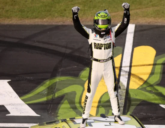 NASCAR | Cup Series, Iowa 2025: Byron riesce finalmente a non rimanere a secco e vince la seconda gara stagionale