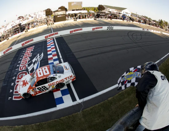 NASCAR | Xfinity Series, Watkins Glen 2025: Zilisch domina una gara ricca di incidenti (e si frattura una clavicola in victory lane)