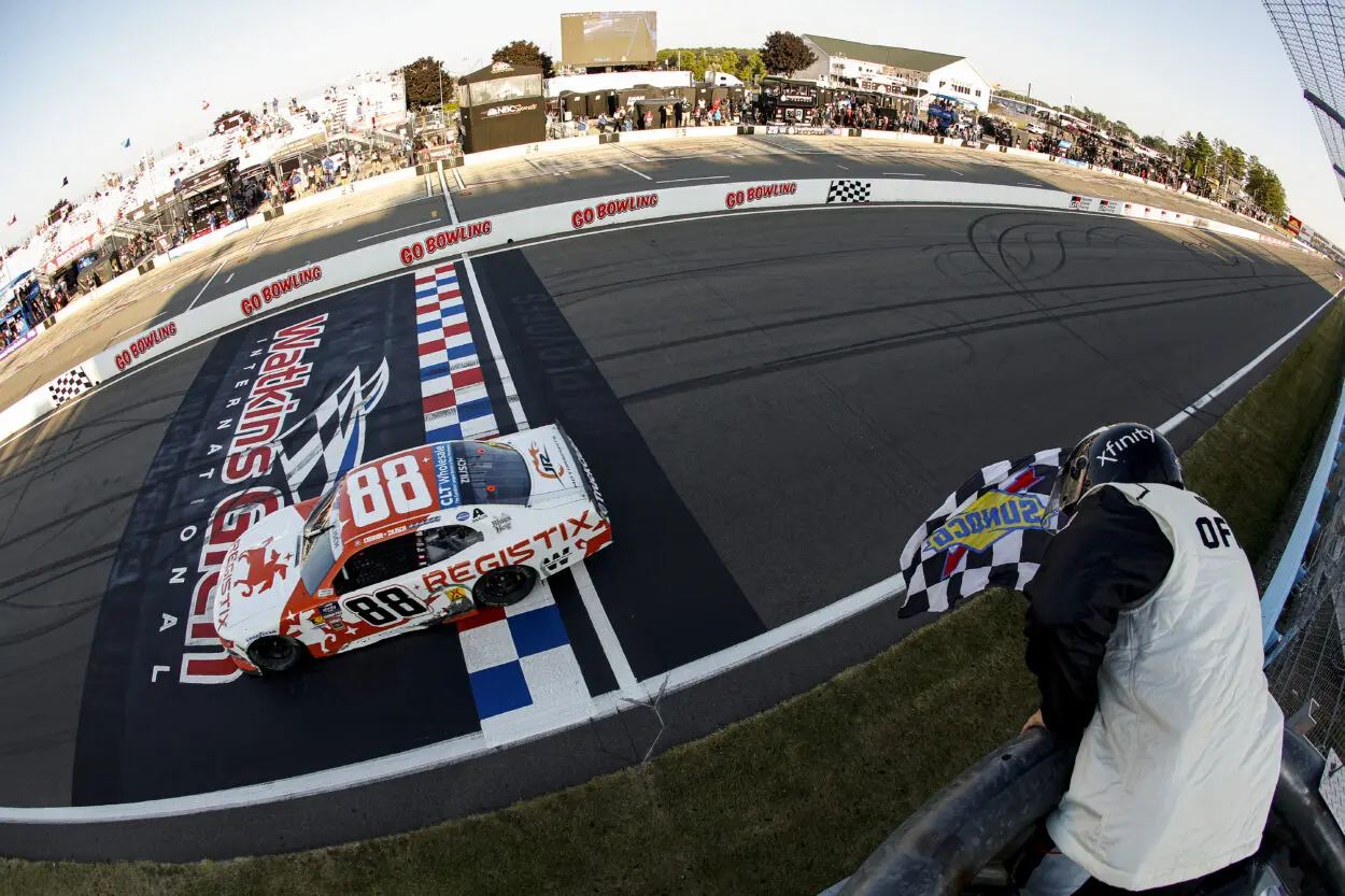 NASCAR | Xfinity Series, Watkins Glen 2025: Zilisch domina una gara ricca di incidenti (e si frattura una clavicola in victory lane)