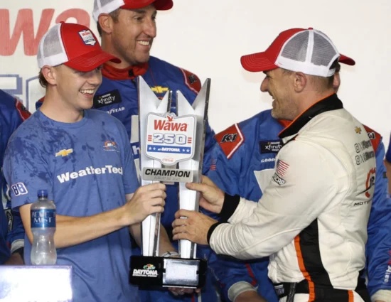 NASCAR | Xfinity Series, Daytona #2 2025: Parker Kligerman prende il testimone da Connor Zilisch e conquista la vittoria