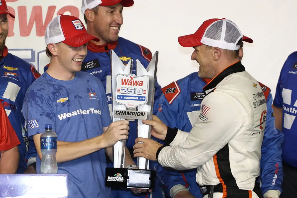 NASCAR | Xfinity Series, Daytona #2 2025: Parker Kligerman prende il testimone da Connor Zilisch e conquista la vittoria