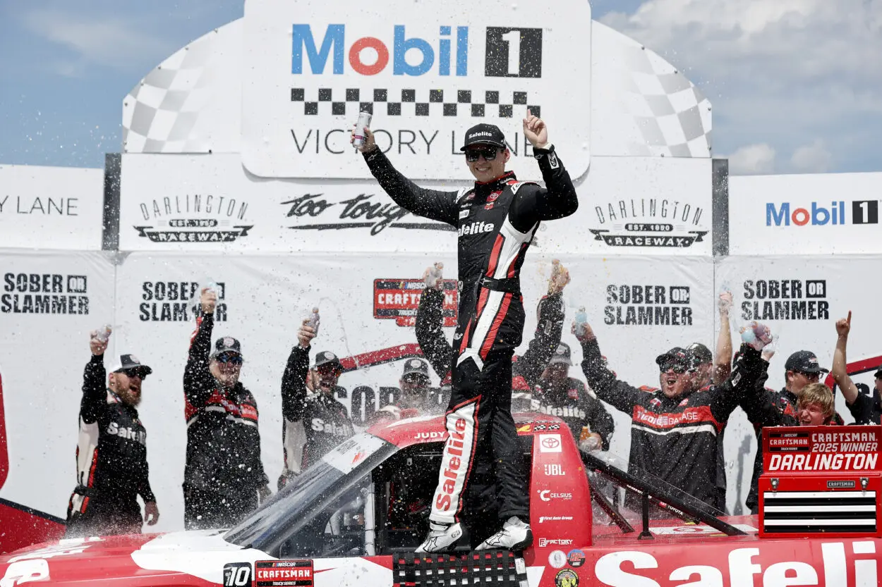 NASCAR | Truck Series, Darlington #2 2025: Corey Heim porta a casa di forza l’ottava vittoria stagionale