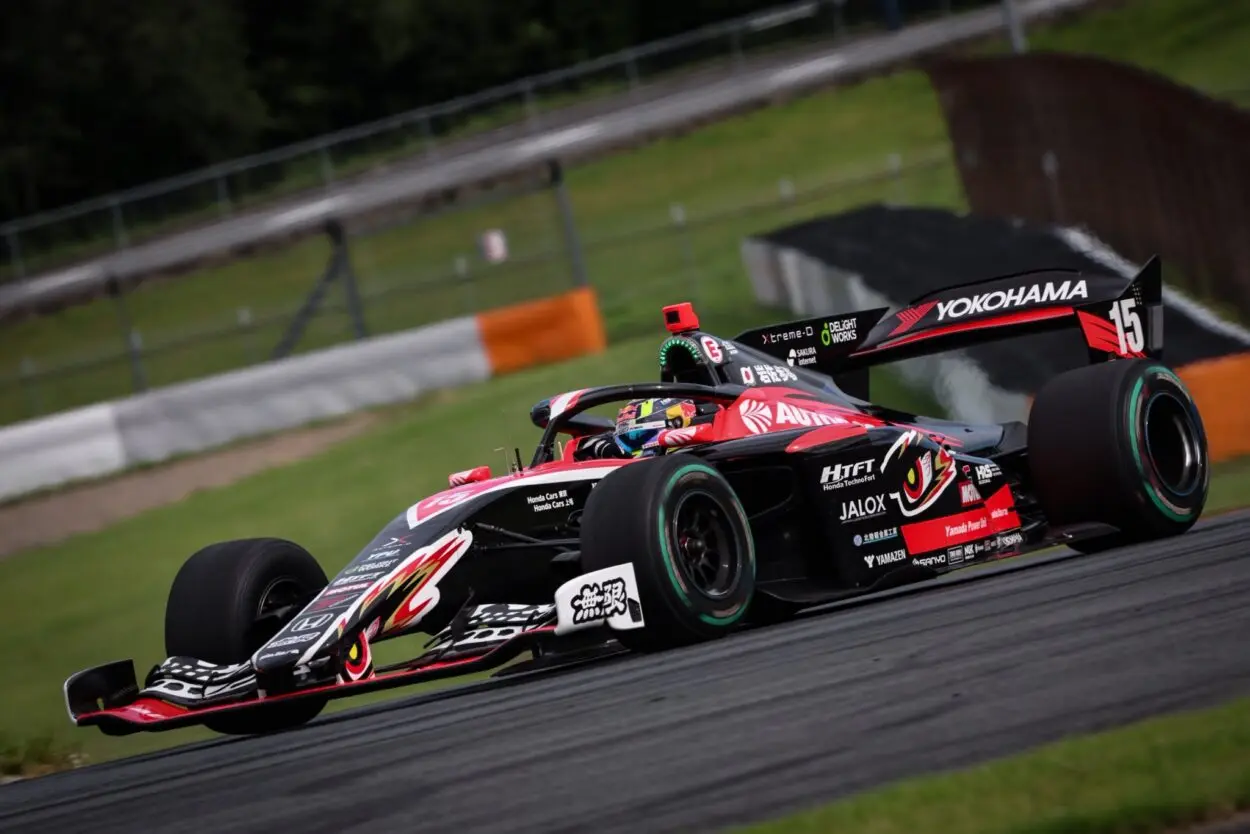 Super Formula | Sugo 2025: Ayumu Iwasa comanda le FP2 sotto la pioggia