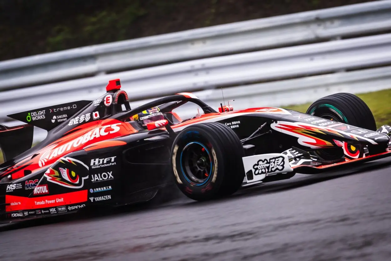 Super Formula | Sugo 2025: Ayumu Iwasa non sbaglia nulla ed ottiene la prima vittoria in una gara bagnata