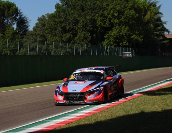 TCR Italy | Imola 2025, Gara 1: Dominio di Ley che vince la seconda stagionale davanti a Taylor. Baldan scivola nono all’ultimo giro