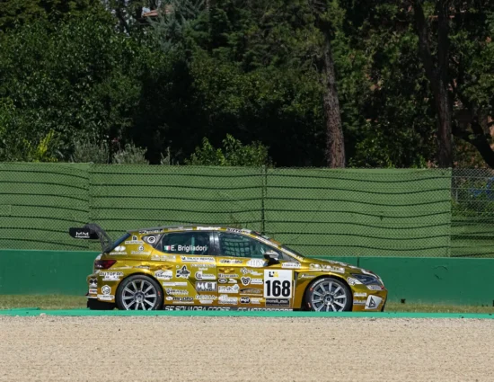 TCR Italy DSG | Imola 2025, Gara 1: Sempre e solo Eric Brigliadori. Terza vittoria di fila, quinta della stagione