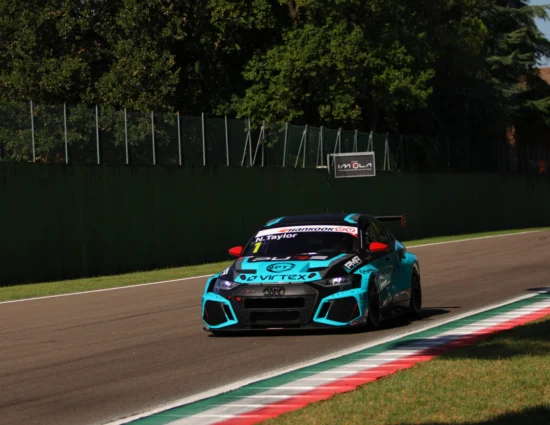 TCR Italy | Imola 2025, Gara 2: Taylor vince facilmente davanti a Baldan tra Safety Car e bandiera rossa. Primo podio dell’anno per Babuin