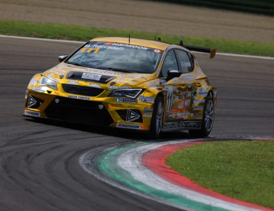 TCR Italy DSG | Imola 2025, Gara 2: SF Squadra Corse vince di nuovo, ma questa volta Roccadelli precede Brigliadori