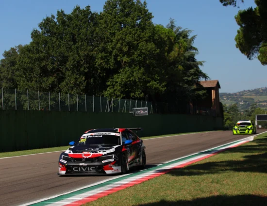 TCR Italy | Imola 2025, Penalità Post Gara 2: Arretramento in griglia al prossimo evento per Bartoszuk e Cardone