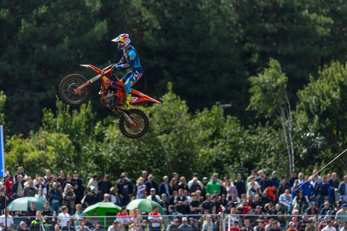 MX2 | GP Svezia 2025, Gara 2: Simon Längenfelder strappa le vittorie di manche e Gran Premio