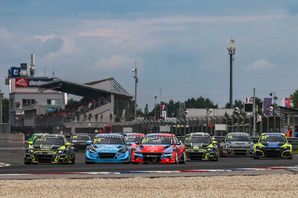 TCR Eastern Europe | Slovakia Ring 2025: Dominio inscalfibile di Kout che scappa in classifica. Knego si impone nella classe croata