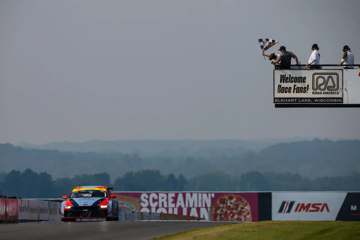 TCR Michelin Pilot Challenge | Road America 2025: Strategie determinanti in una gara spezzata dalle caution. Morris e Wilkins al primo successo, MMG continua a recuperare