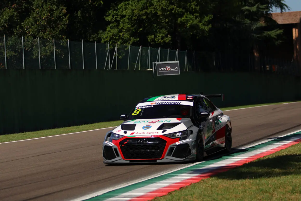 TCR Italy | Imola 2025, Baldan: “Consapevoli che sarebbe stata difficile, ma non mi aspettavo questa competitività. Al Mugello con l’obiettivo di vincere le due gare”