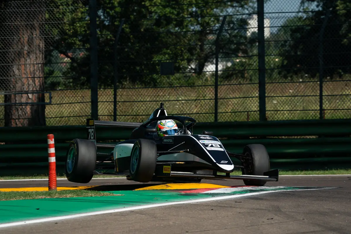 F4 Italia | Imola 2025, Qualifiche: Gabriel Gomez è il più veloce in entrambi i turni del venerdì pomeriggio