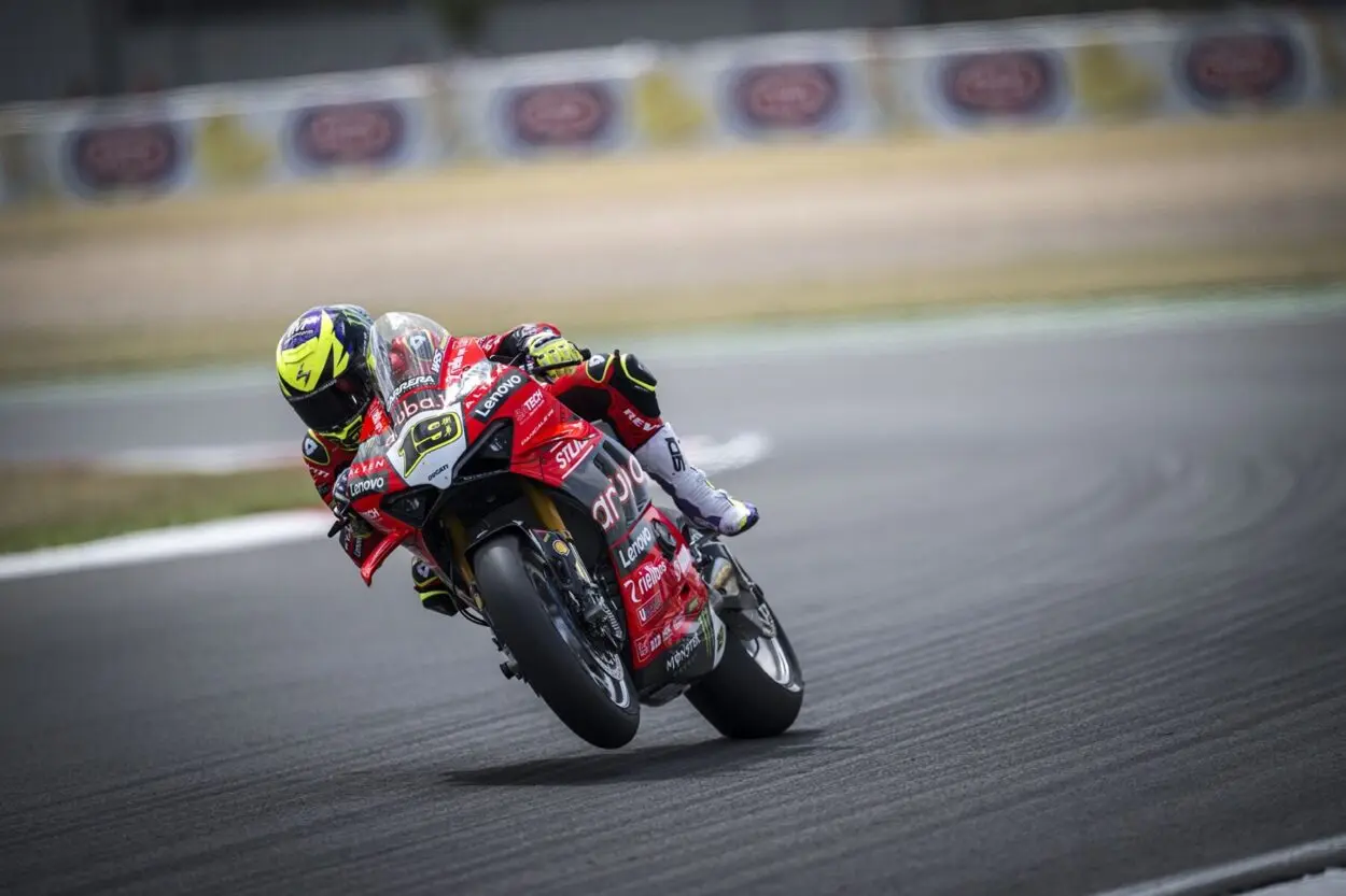 SBK | Alvaro Bautista firma con il Barni Spark Racing Team per la stagione 2026