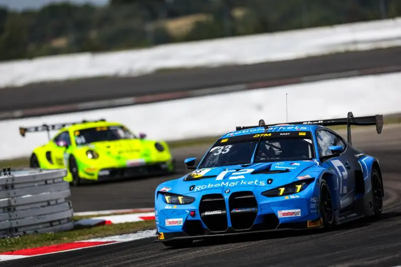 DTM | Nürburgring 2025, Gara 2: Doppietta per il team Schubert Motorsport, Rast vince davanti a Wittmann