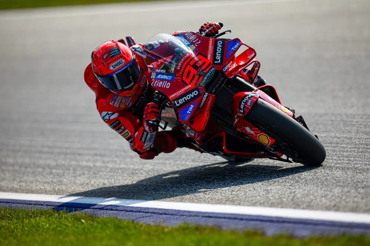 MotoGP | GP Austria 2025, gara: Marc Marquez vince per la prima volta al Red Bull Ring davanti ad un super Aldeguer. 3° Bezzecchi, 8° Bagnaia