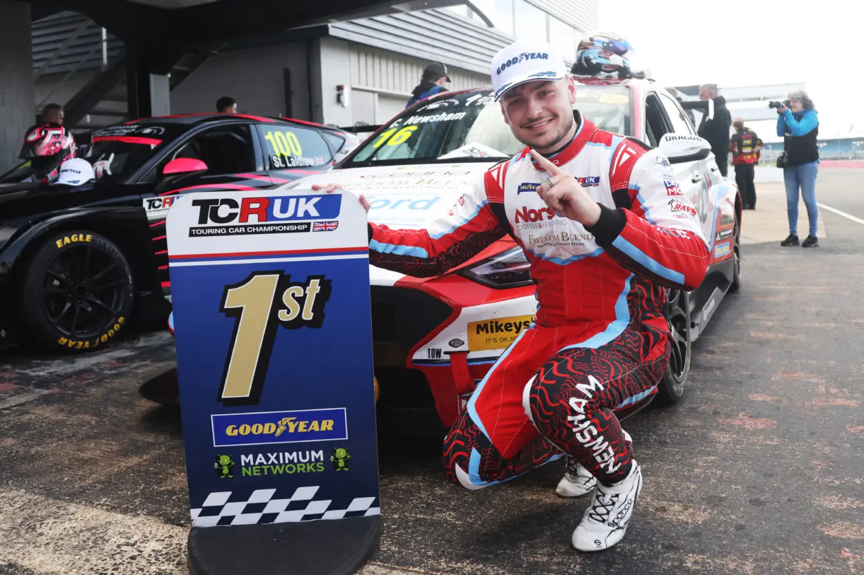 TCR UK | Callum Newsham passa alla Hyundai Elantra per gli ultimi due round