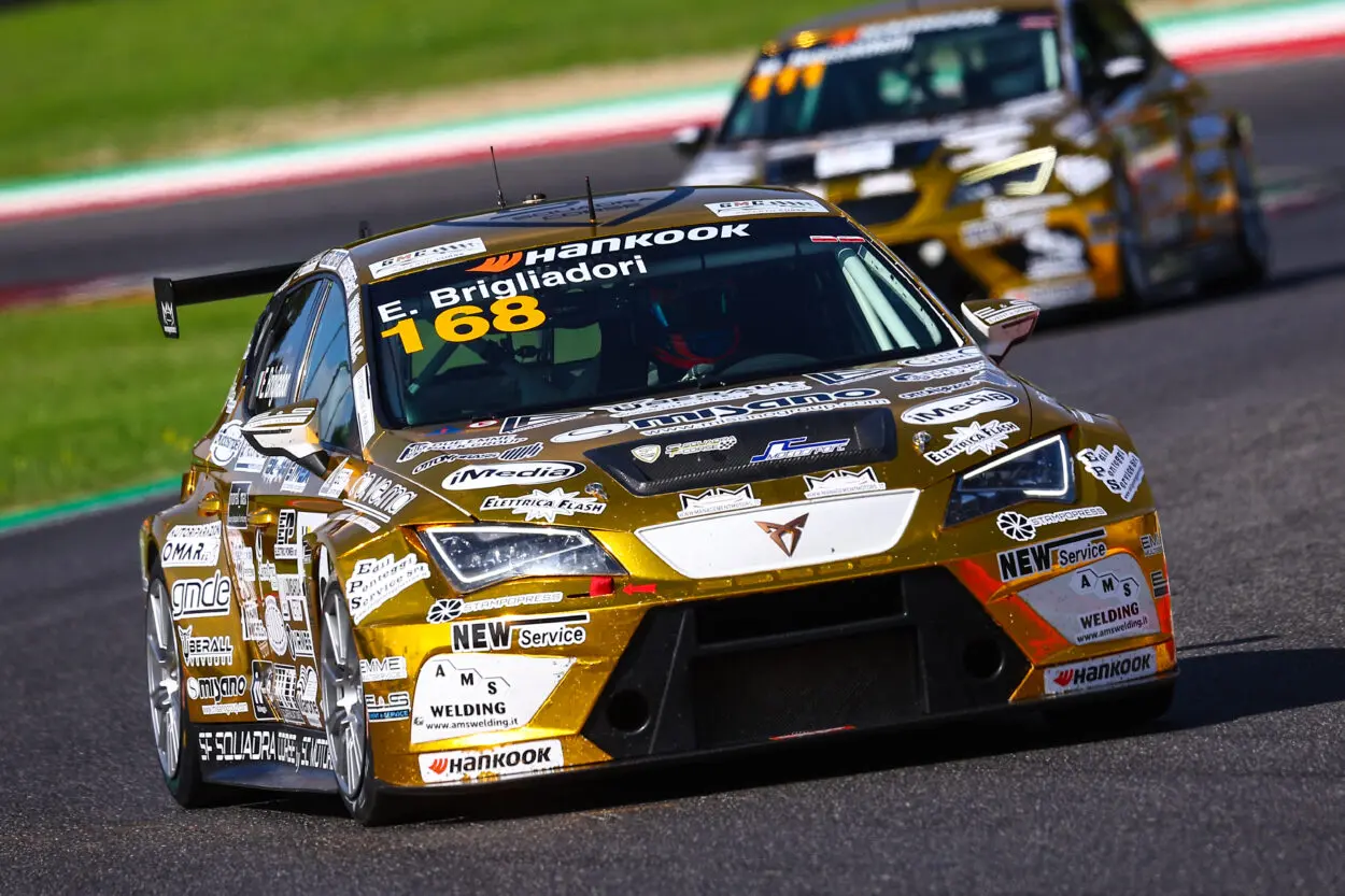 TCR Italy DSG | Mugello 2025: Eric Brigliadori domina Gara 1. Distacco abissale dagli avversari!