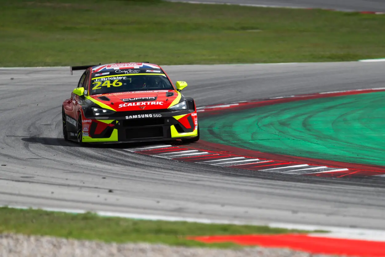 TCR Europe | Barcellona 2025, Gara 2: Junesung Park coglie il primo successo europeo davanti a Volt. Brickley 5° è campione all’esordio