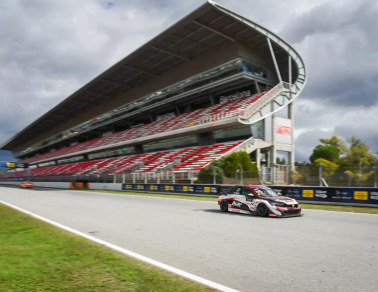 TCR Europe | Barcellona 2025, Gara 1: Volt vince in scioltezza davanti a Brickley (nuovo leader) e i Clairet. Incidente per Gené, poi 10°. Butti fuori dai punti