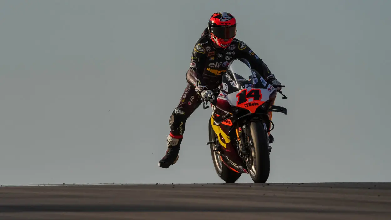 SBK | Round Aragona 2025, Warm-up: guizzo di Sam Lowes, Razgatlıoğlu 3°, Bulega solo 13°
