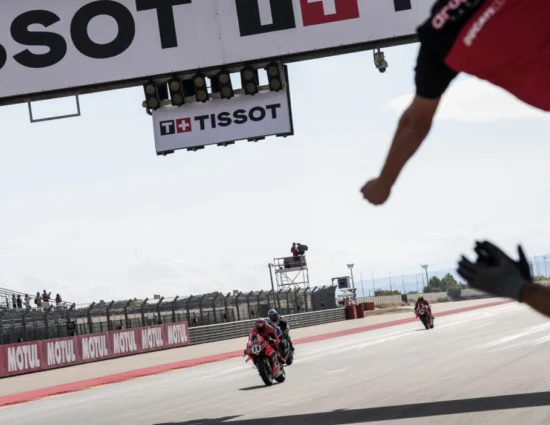 SBK | Round Aragona 2025, SP Race: Bulega beffa Razgatlıoğlu all’ultima curva!