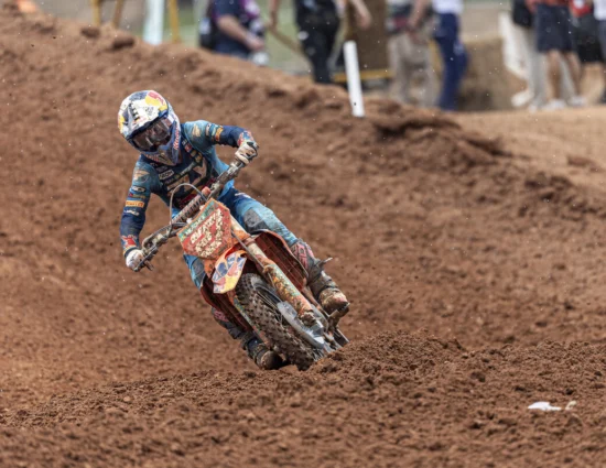 MX2 | GP Australia 2025: de Wolf vince nel caos della pioggia, ma Längenfelder è campione del mondo