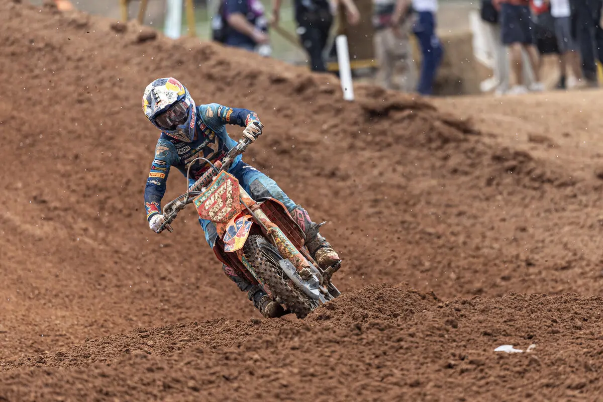 MX2 | GP Australia 2025: de Wolf vince nel caos della pioggia, ma Längenfelder è campione del mondo