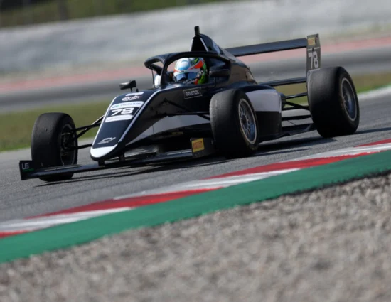 F4 Italia | Catalunya 2025: Gabriel Gomez si difende da Nakamura-Berta e vince Gara 2. Prema campione team