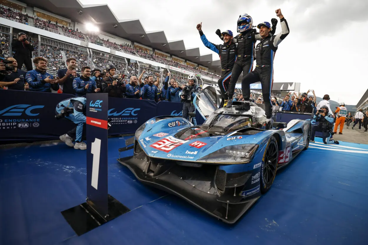 WEC | 6h del Fuji 2025: Alpine spezza l’incantesimo, la #35 di Milesi-Chatin-Habsburg conquista la vittoria ai piedi del Monte Fuji